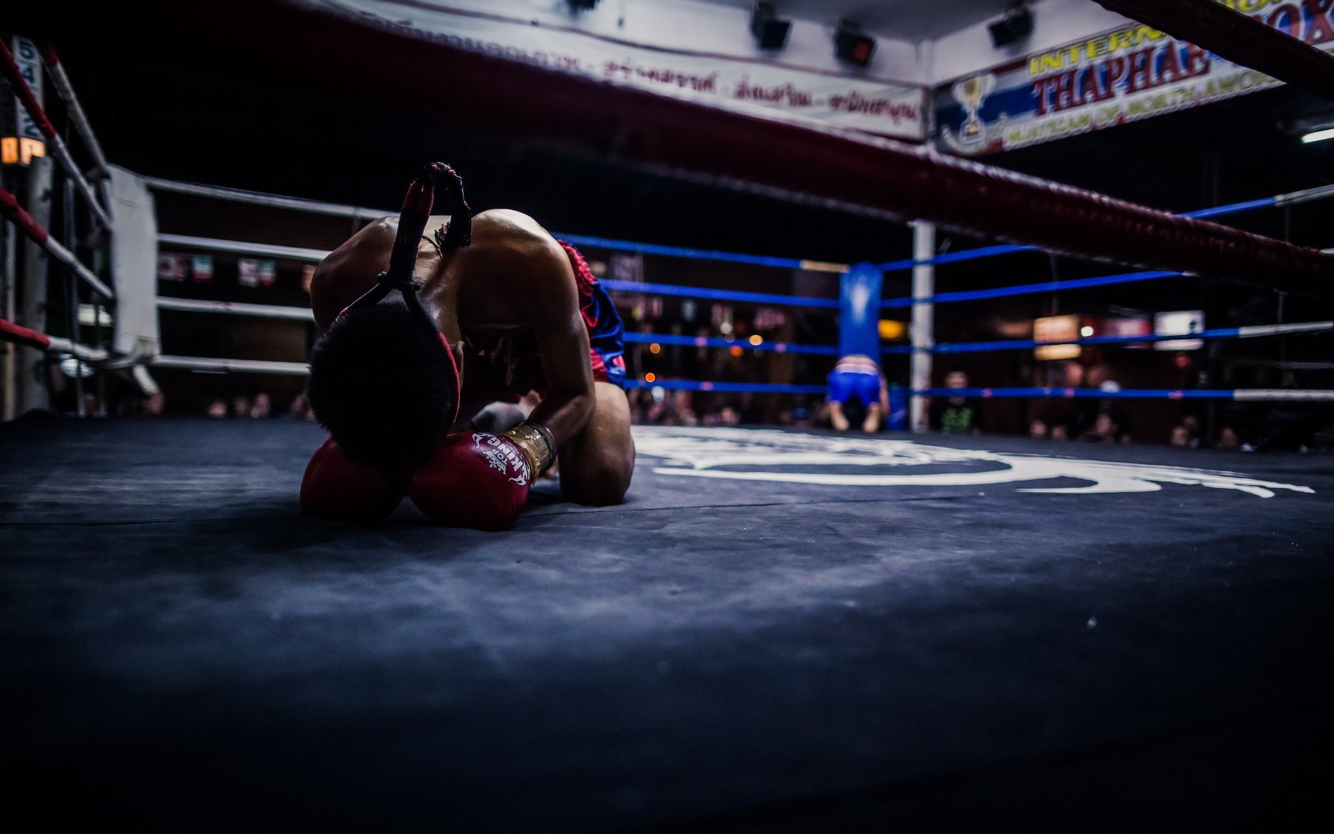 ring di pugilato prima di wrestling thailandia