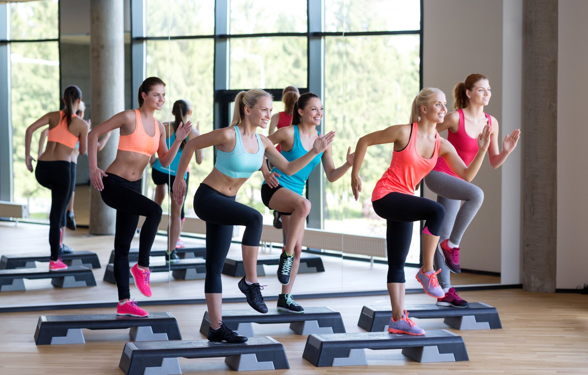 situado paso aeróbicos fitness clase grupo