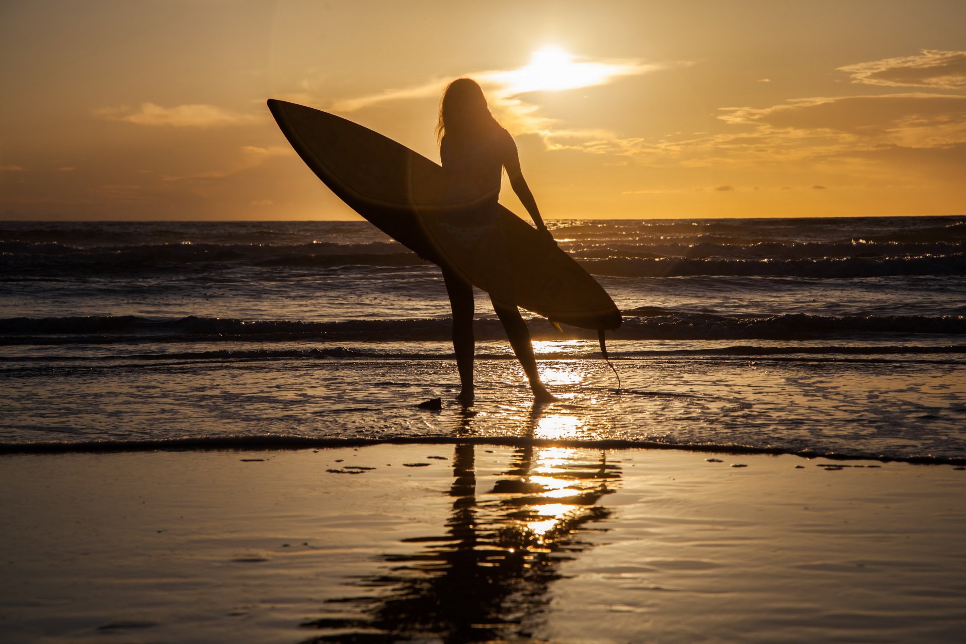 ragazza bordo sport mare tramonto