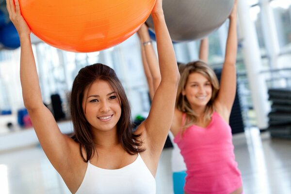 Clases con pelotas de novia en el entrenamiento