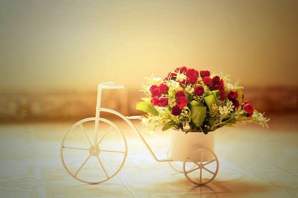 Vélo blanc avec bouquet de fleurs