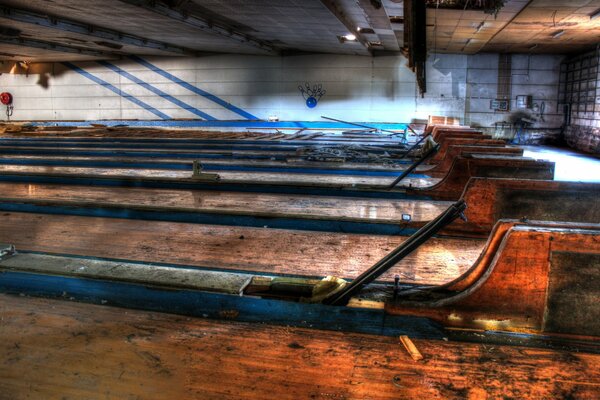 Fotografia di una sala da bowling sportiva