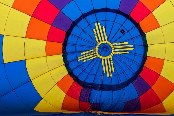 Wewnątrz dużego balonu