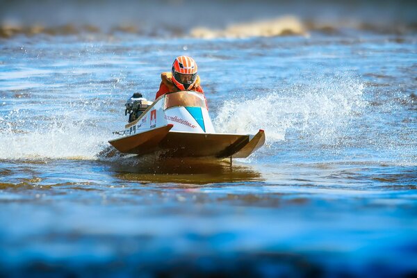 Водные виды спорта на катере