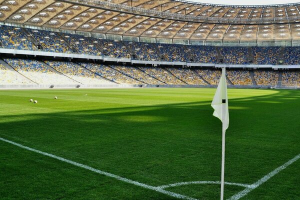 Bandera de esquina en el gran estadio