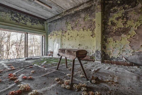 Palestra abbandonata nella zona di Chernobyl