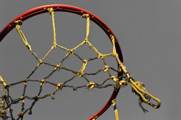 Basketball-Ring auf grauem Hintergrund