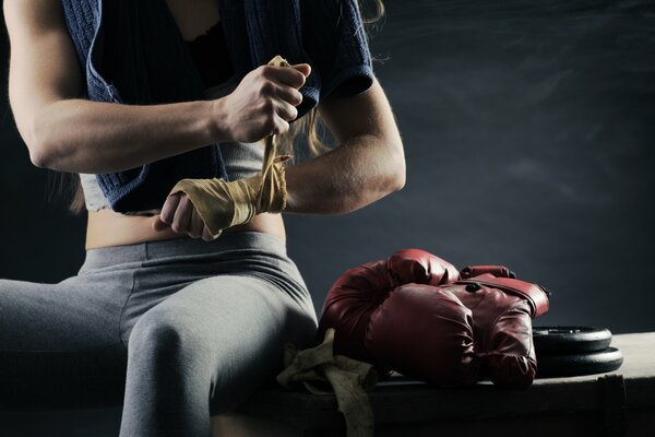 The boxer girl takes off her gloves