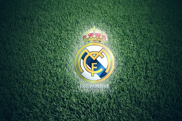 Real Madrid. FC Club. Logo su sfondo erba