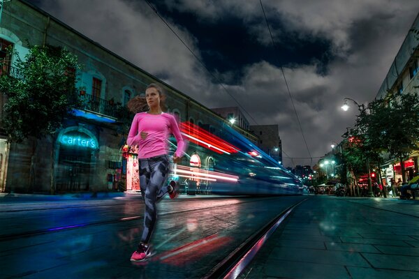 Noche corriendo por la ciudad chica