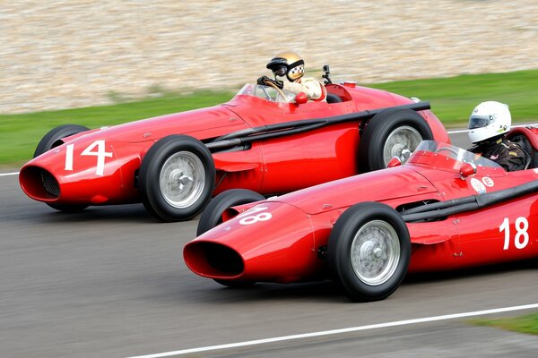 Carrera de coches en el maserati 250f