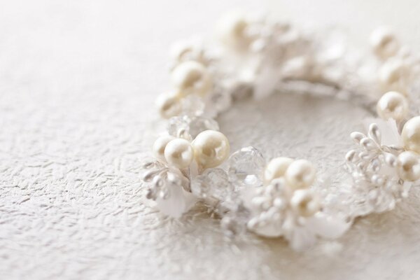 Bracciale da sposa bianco con perline