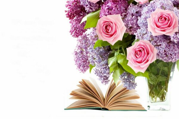 Leggere un libro nel giardino di primavera