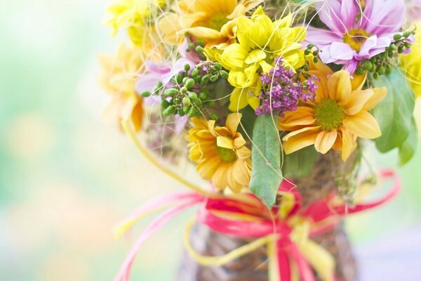 Ein großer schöner Blumenstrauß aus Chrysanthemen