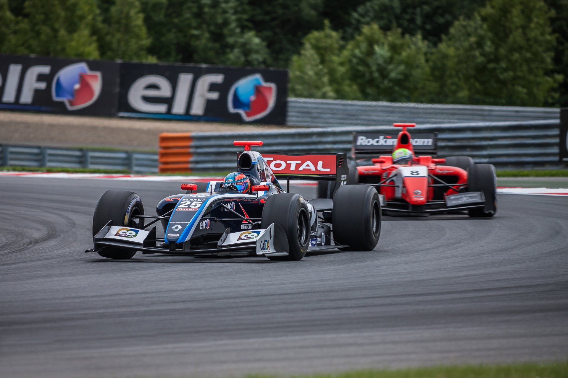 formule 1 formule 1 f1 formule un championnat par circuit course automobile voitures de course course voitures équipe renault 3.5. renault 3.5 . wsr circuit world series moscou raceway 2014 principal européen jeunesse piste course flou bokeh wa