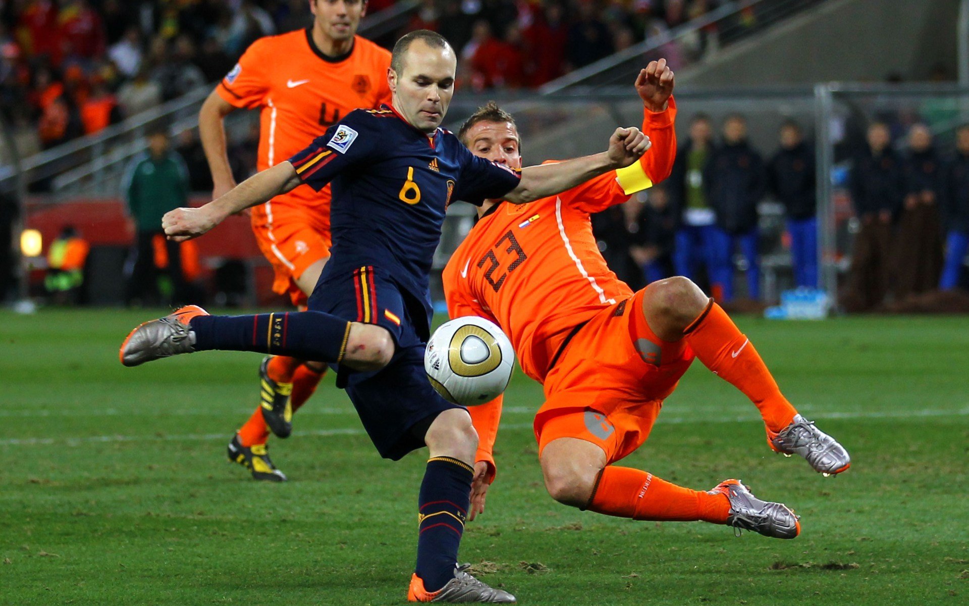 andres iniesta andres iniesta van der vaart rafael van der vaart coupe du monde 2010 coupe du monde 2010 coupe du monde but gagnant équipe d espagne équipe des pays-bas coup franc football