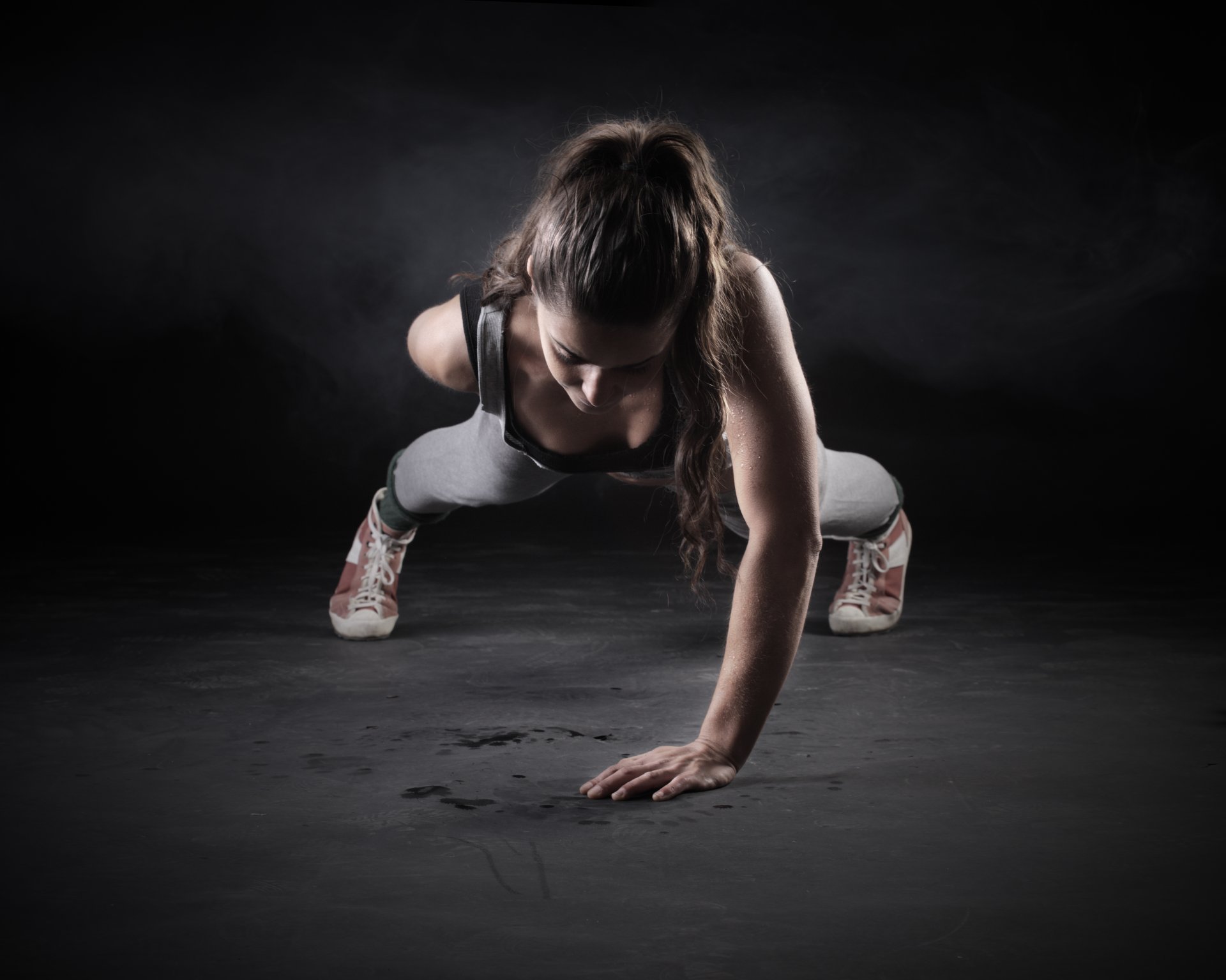 push-ups woman exercise