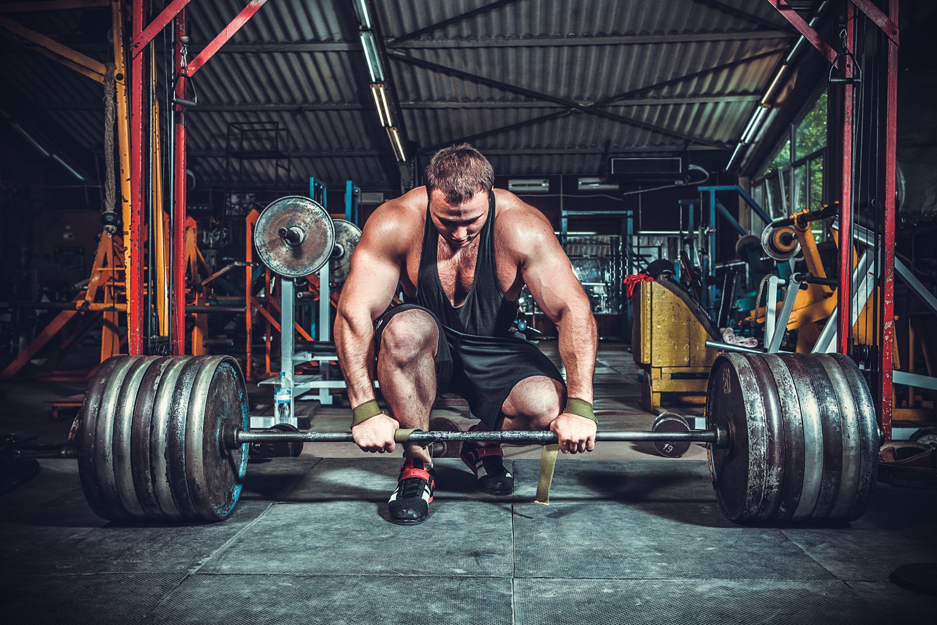 gym pose weightlifting