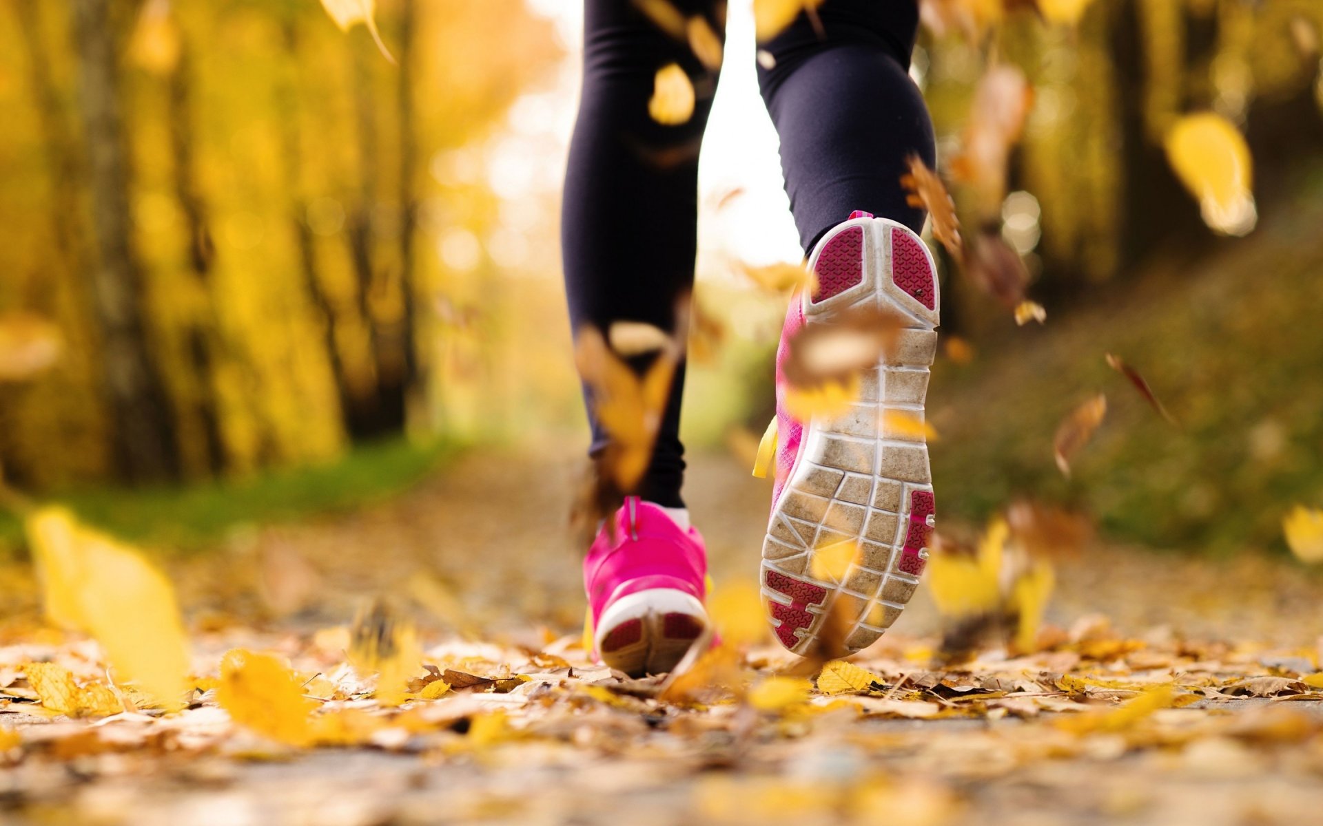 esercizio corsa scarpe da ginnastica autunno