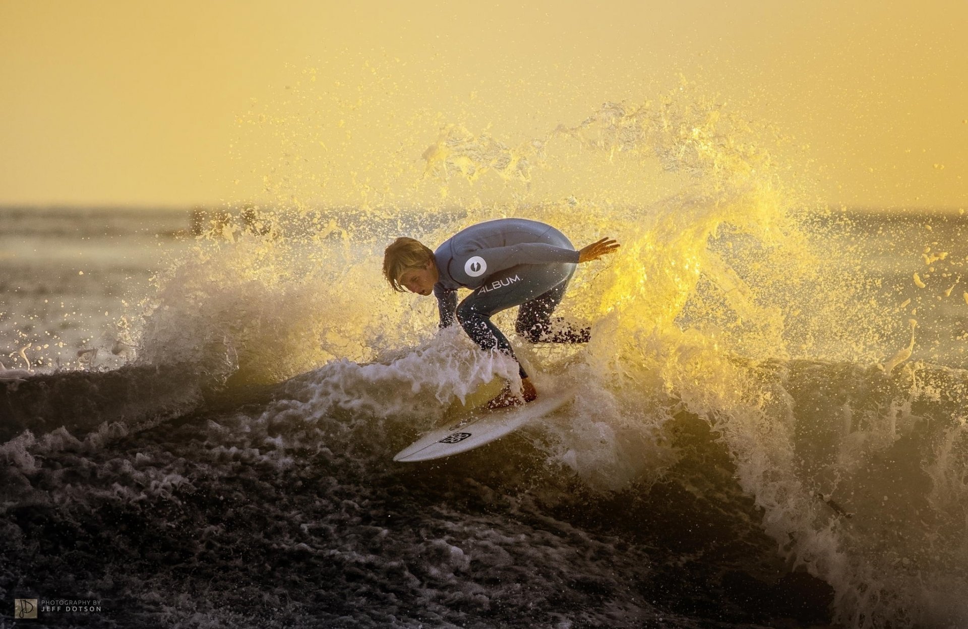 océano puesta de sol deportes surf atleta ola salpicaduras momento