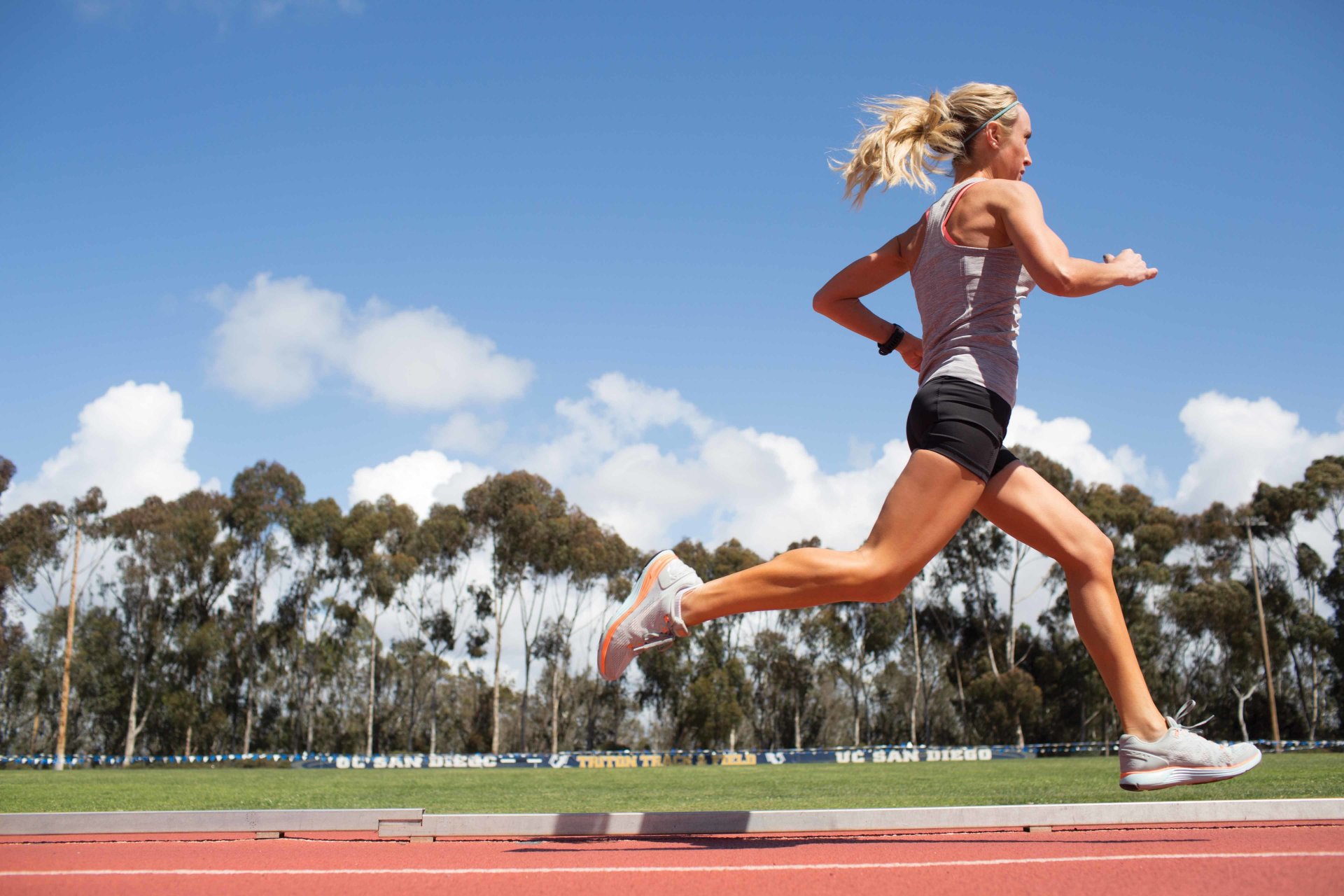 athlétisme femme en cours d exécution