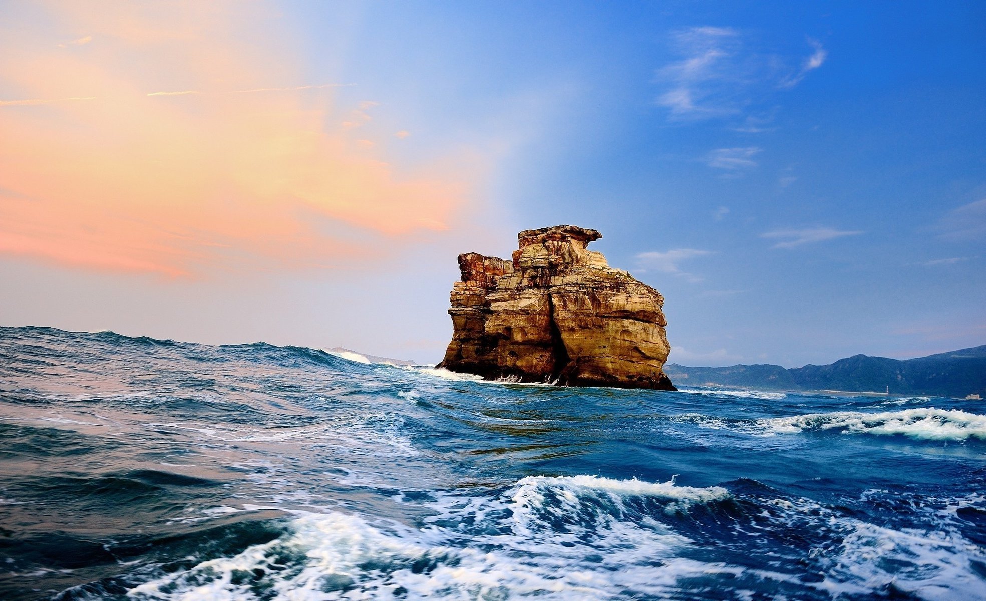 mare roccia nuvole schiuma alba tramonto onde