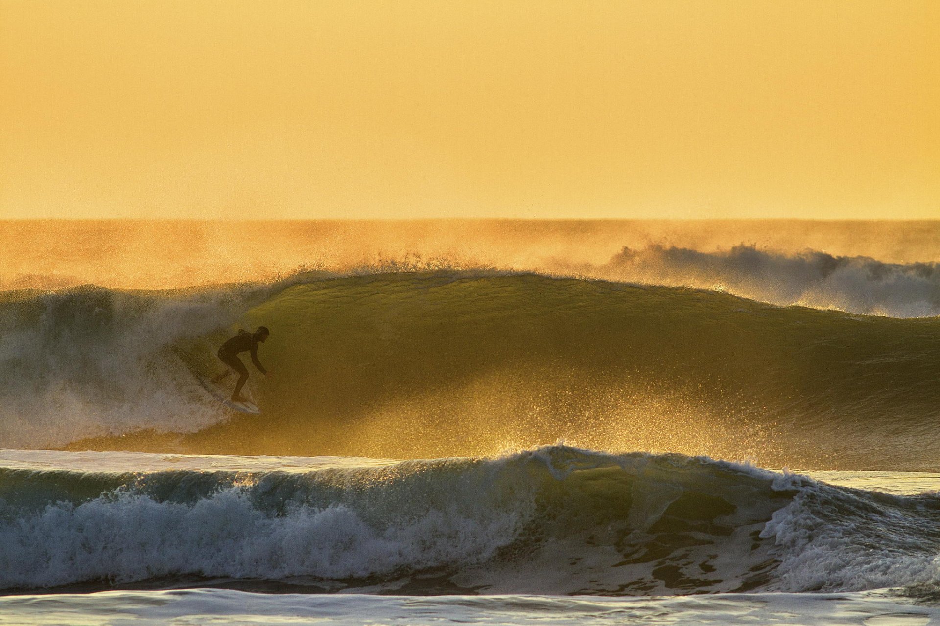 oceano tramonto sport surf atleta onde spruzzi