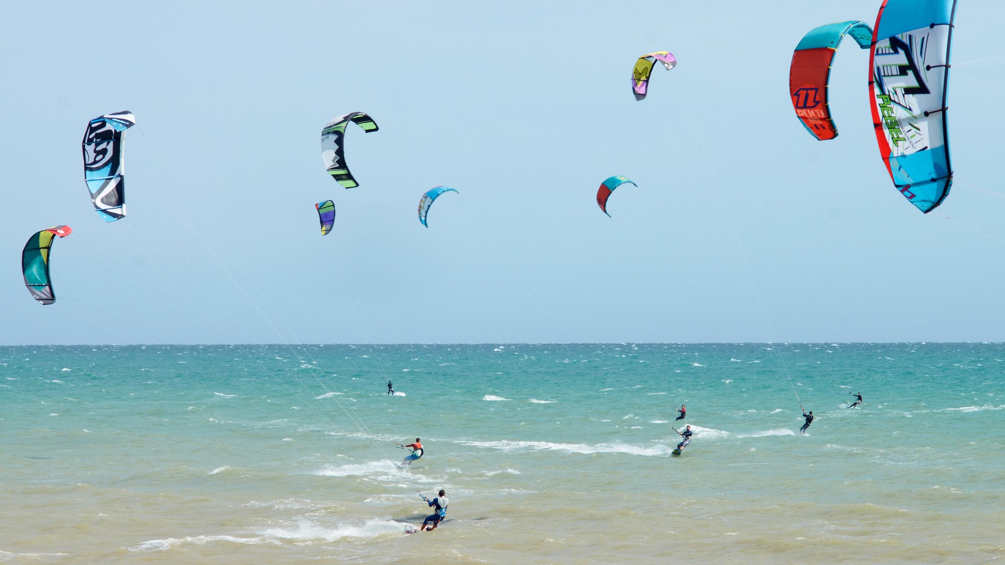 kitesurf ciel mer vent parachute planche