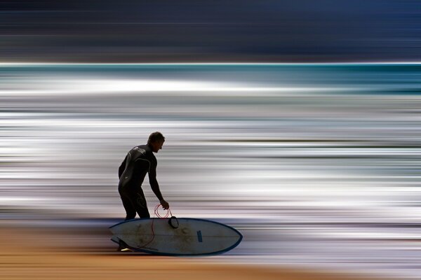 Australischer Surfer auf dem Ozean