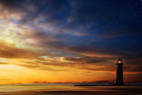 Un faro solitario espera a los barcos al atardecer