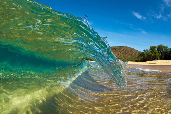 Crête de vague avec plage de sable