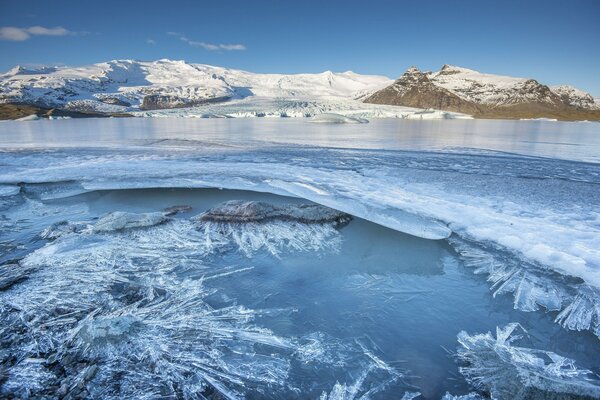 Hielo Islandés en invierno en las montañas