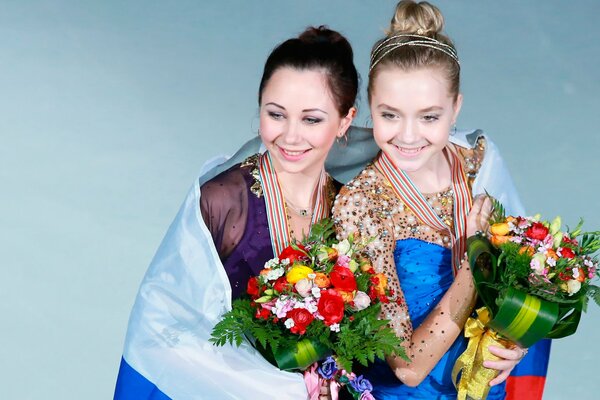 Yelizaveta Tuktamysheva y Elena radionova en el mundial de 2015