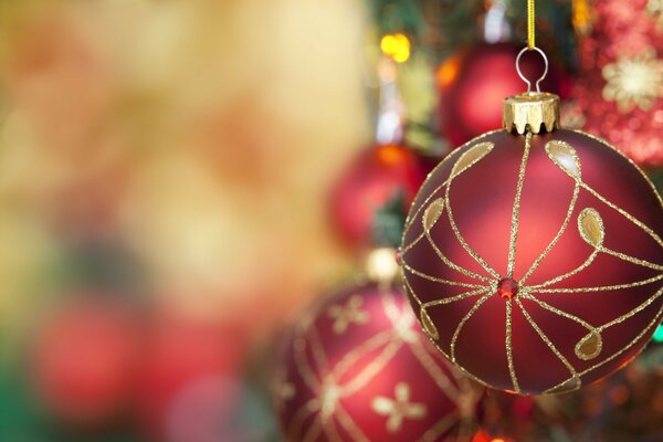 Bola de Navidad en el árbol de Navidad