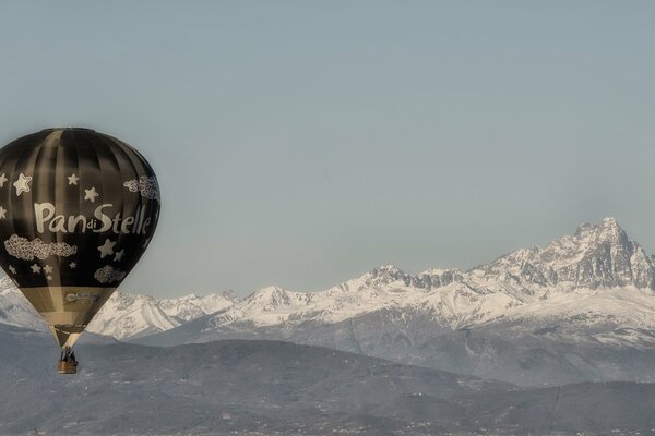 Schöne Landschaft mit Ballon