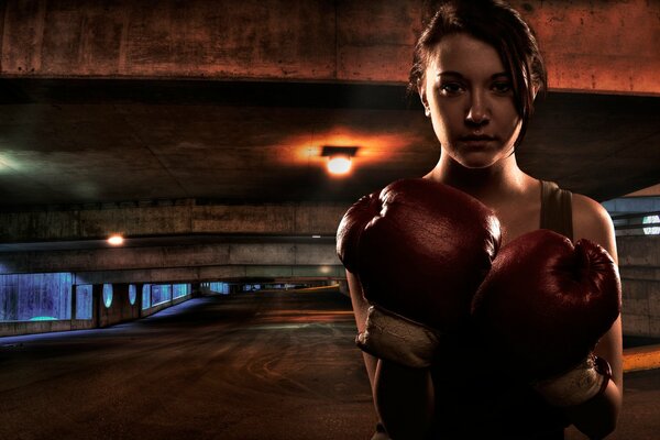 Портрет девушки боксера в перчатках