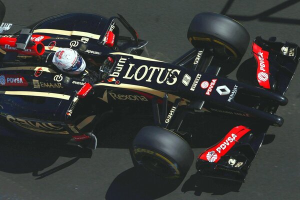 Renault racing car with lotus logo