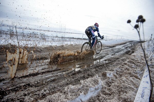 Ciclocross negli uomini in caso di maltempo