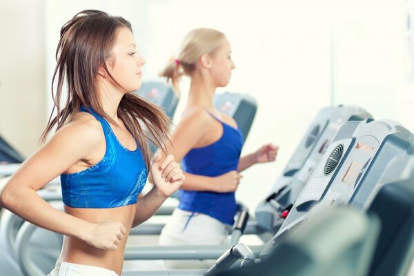 Athlètes féminines sur tapis roulant