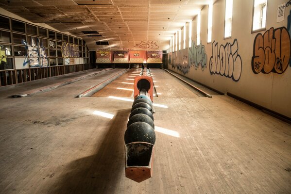 Bowlingkugeln in der Halle