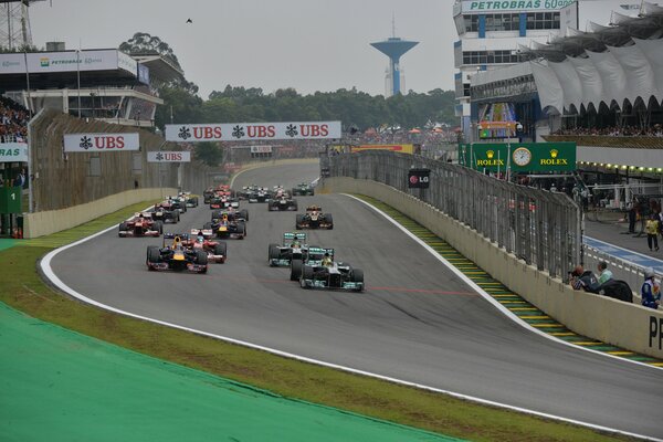 Start des Formel-1-Rennens in Brasilien