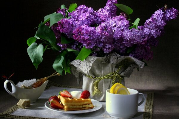 Bodegón con flores Lilas, excelente Desayuno