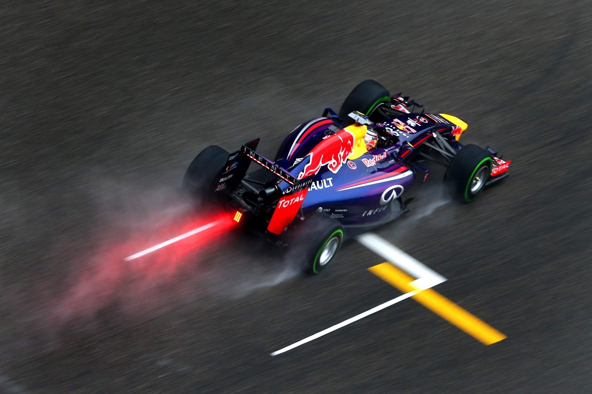 f1 red bull rb 10 pluie sebastian vettel formule