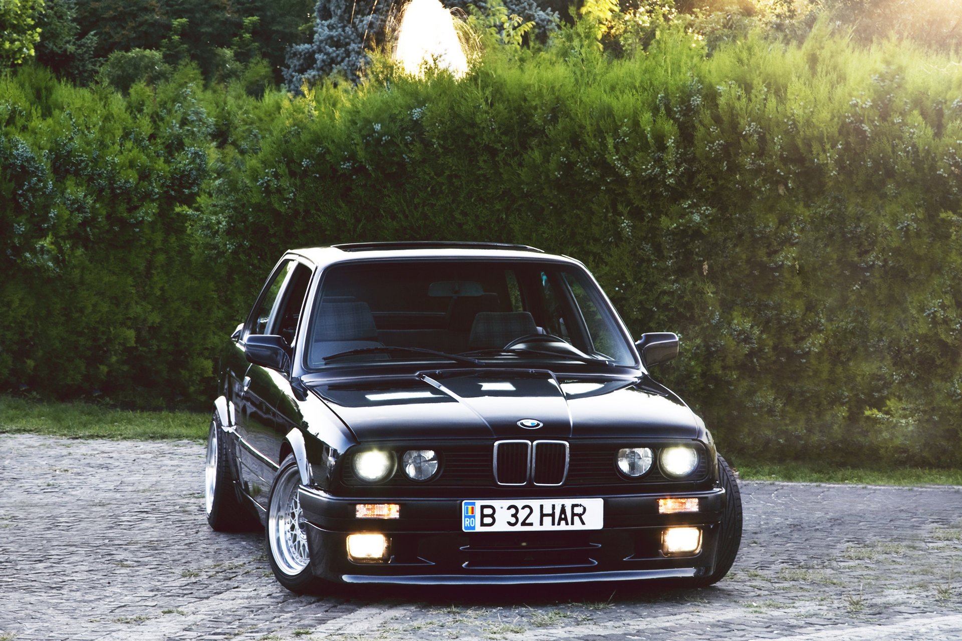 bmw seria 3 bmw czarny black coupe krzaki e30