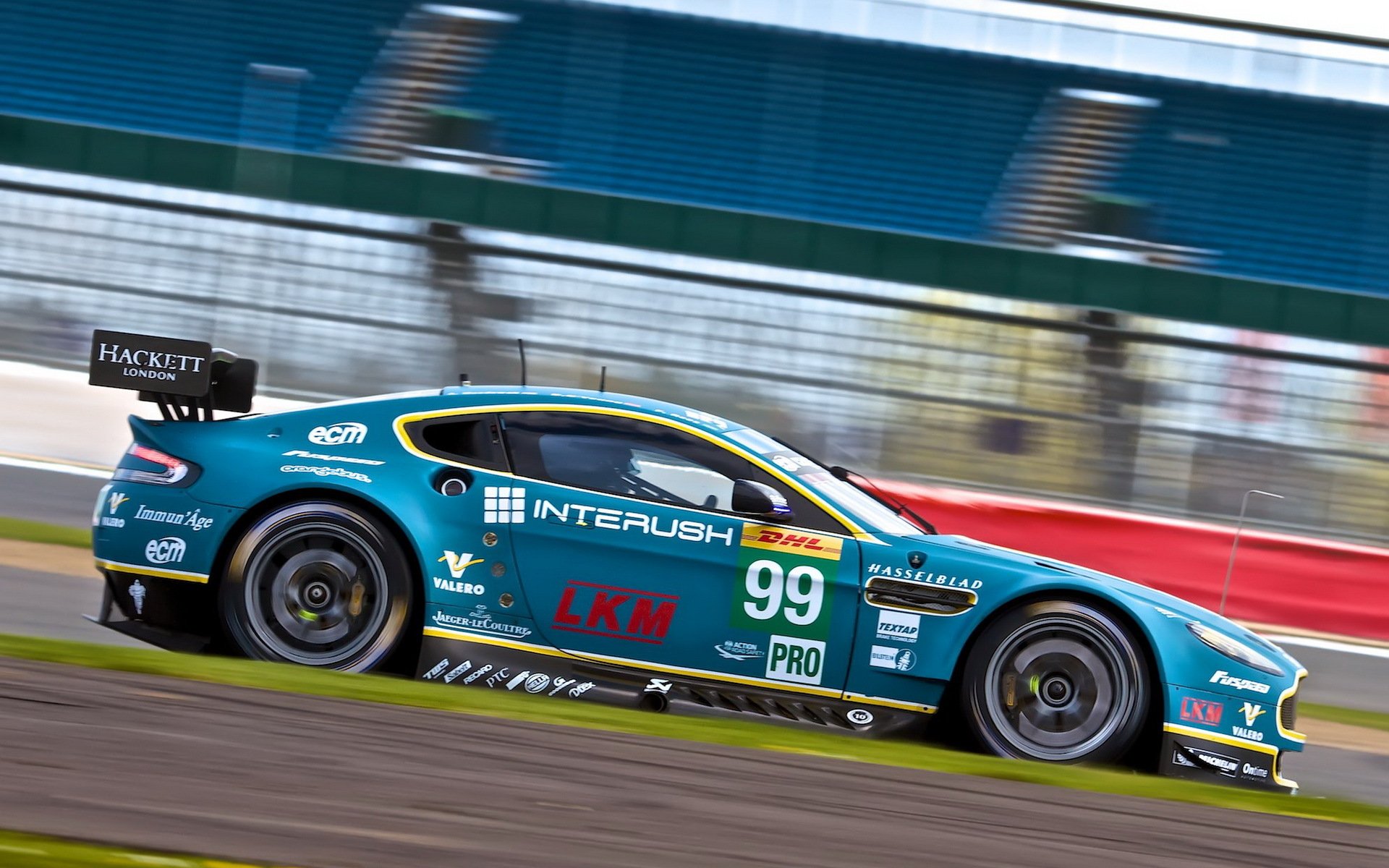 aston martin vantage v8 race sport