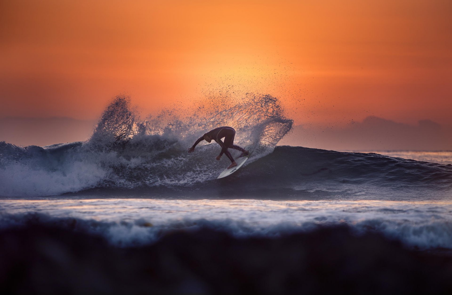 sport surf fidanzato callifornia spruzzi acqua onde oceano sole tramonto