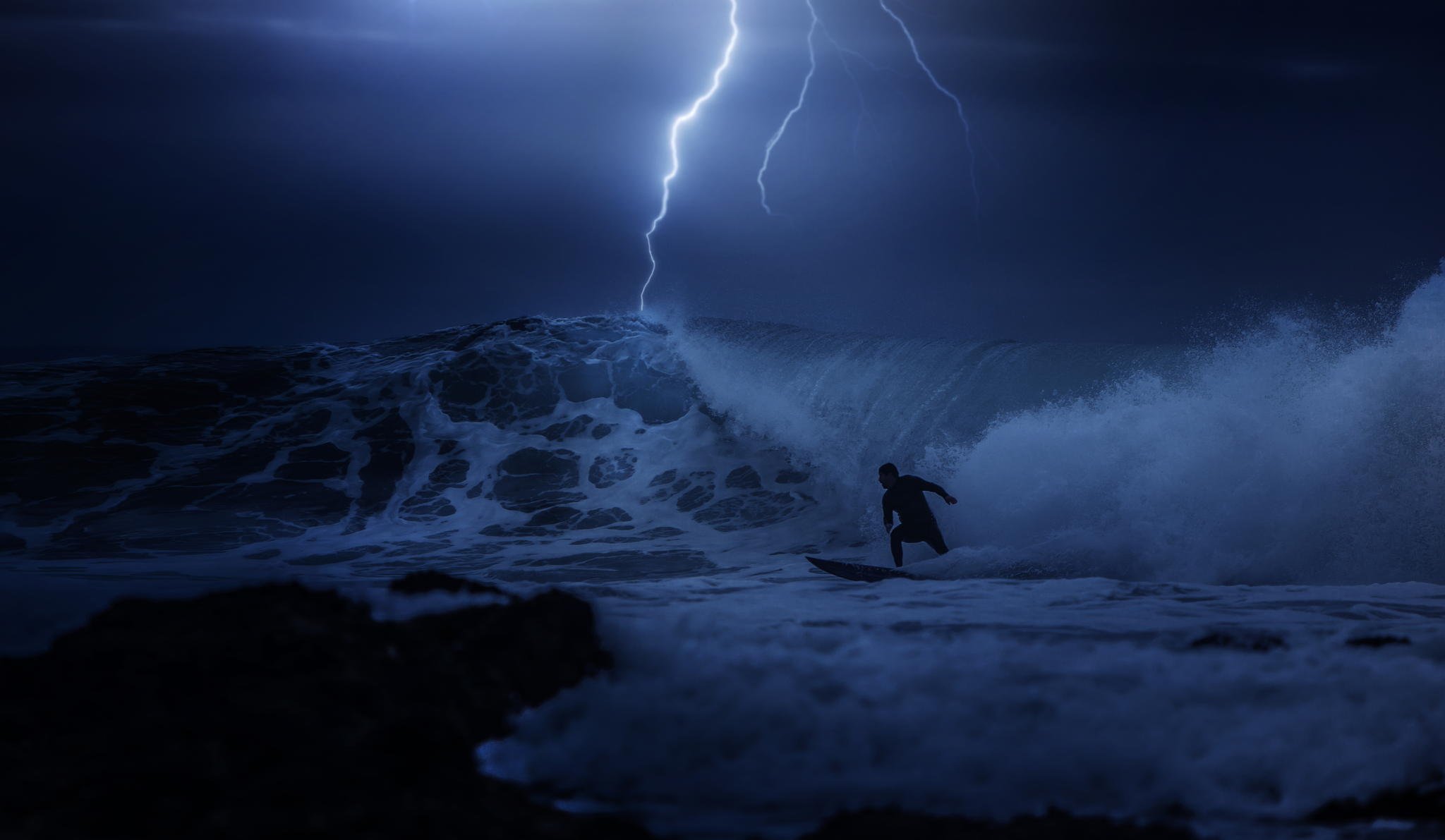 noche océano surf chico tormenta relámpago