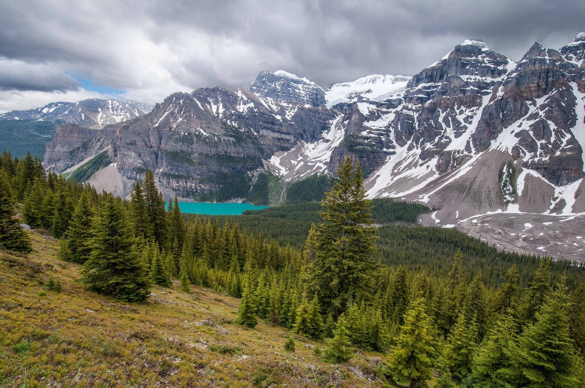 valle dei dieci picchi alberta lago foresta canada parco nazionale di banff banff montagne lago moraine