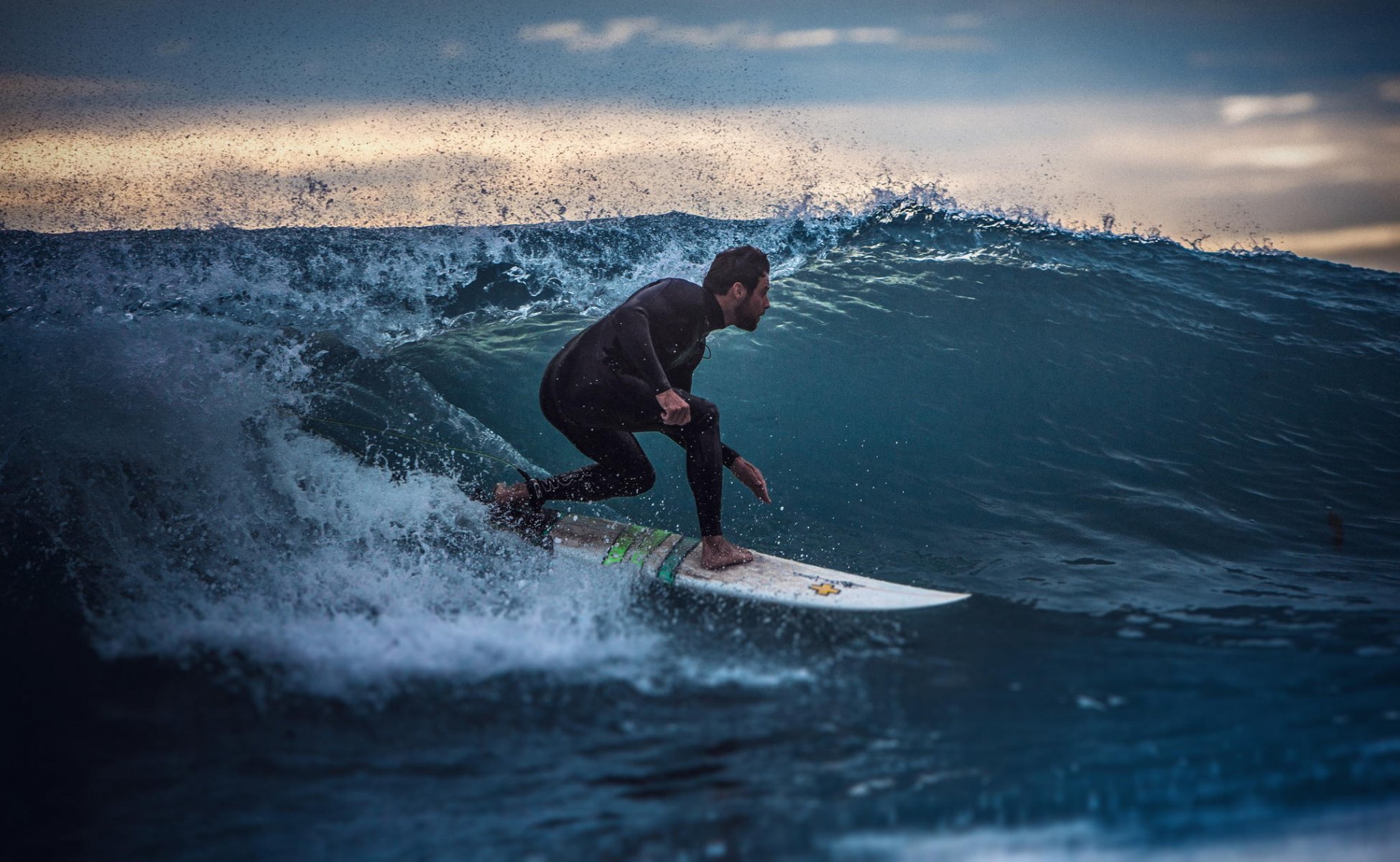 surf maschio atleta oceano onda