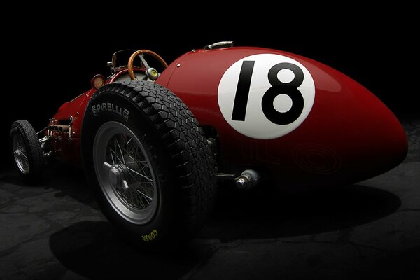 Машина красная ferrari 500 f2 1952 года